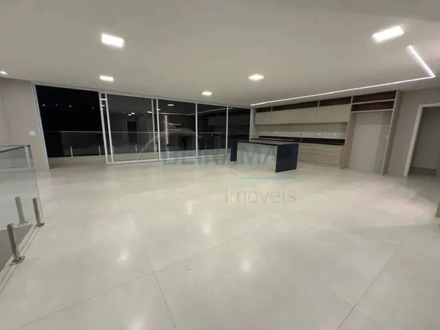 Imagem 13: Casa Nova e Sofisticada com 5 Suítes, Piscina e Elevador À Venda no Condomínio