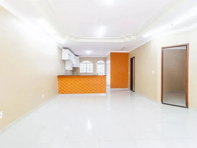 Imagem 7: Casa com 3 Quartos, 1 Suíte, 3 Vagas de Garagem, Área de Serviço e Casa Aos Fundos À