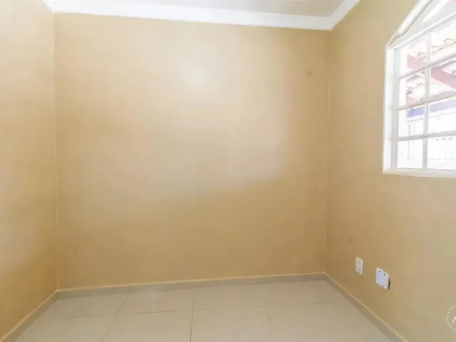 Imagem 4: Casa com 3 Quartos, 1 Suíte, 3 Vagas de Garagem, Área de Serviço e Casa Aos Fundos À
