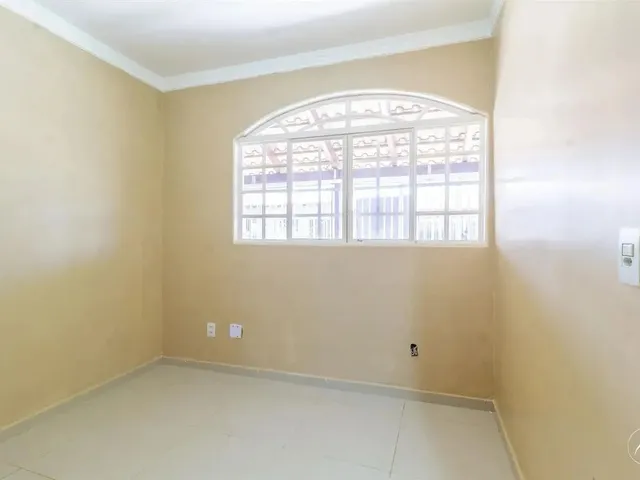 Imagem 16: Casa com 3 Quartos, 1 Suíte, 3 Vagas de Garagem, Área de Serviço e Casa Aos Fundos À