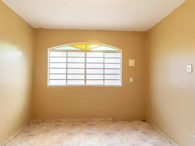 Imagem 11: Casa com 3 Quartos, 1 Suíte, 3 Vagas de Garagem, Área de Serviço e Casa Aos Fundos À