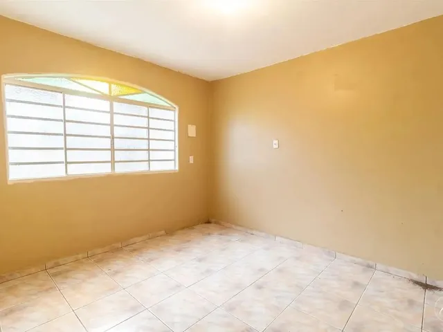 Imagem 15: Casa com 3 Quartos, 1 Suíte, 3 Vagas de Garagem, Área de Serviço e Casa Aos Fundos À