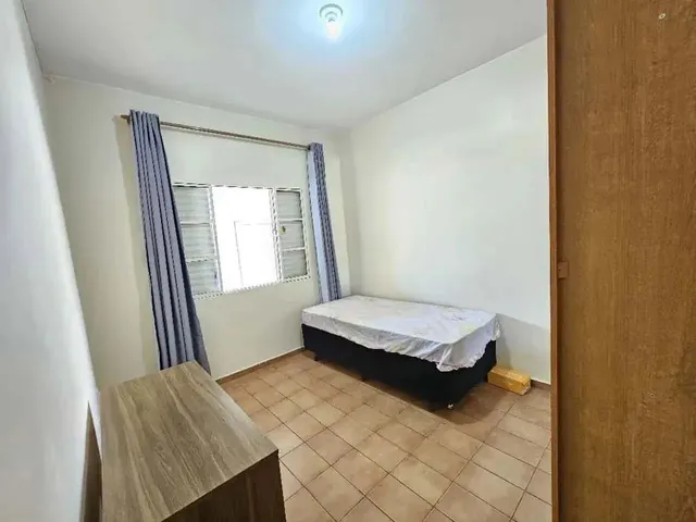 Imagem 5: Ótima Casa de Laje com 240M² na Vila Vicentina - Perto do Praça