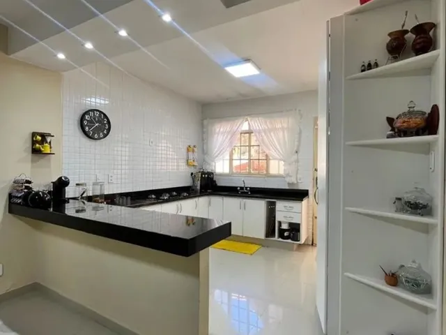 Imagem: Casa com 5 Quartos, Piscina e Churrasqueira