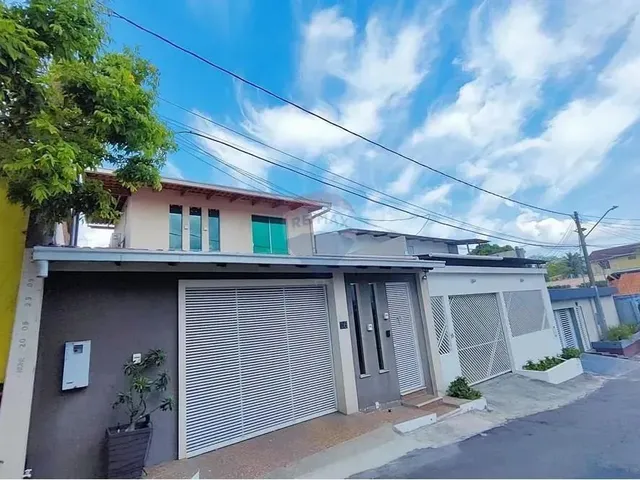 Imagem: Casa no Aleixo com 4 Quartos, Sendo 3 Suítes
