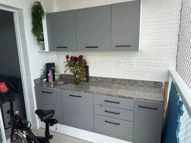 Imagem 11: Vendo Apto no Ed. Montfort, C/ 2 Quartos, Sendo 1 Suíte, Sala de Estar/Jantar, Cozinha E