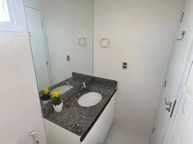 Imagem 9: Vendo Apto no Ed. Montfort, C/ 2 Quartos, Sendo 1 Suíte, Sala de Estar/Jantar, Cozinha E