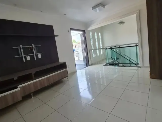 Imagem: Ampla Casa de Esquina no Bairro de São