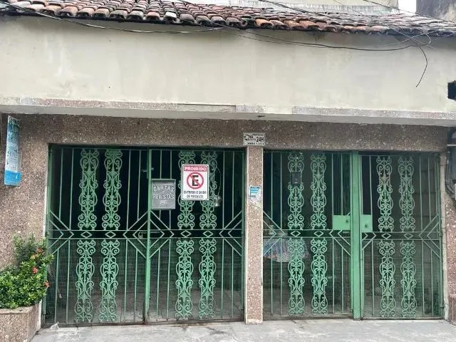 Imagem: Vendo Casa com 2 Pavimentos na Av. Alcindo