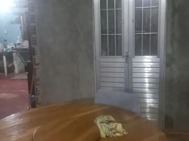 Imagem 3: Vendo Essa Casa Sala Cozinha Sala de Jantar 2Quartos com Banheiros Garagem e Quintal