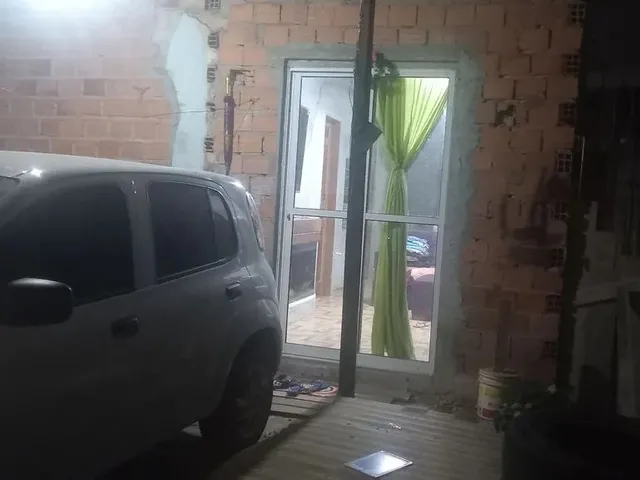 Imagem 5: Vendo Essa Casa Sala Cozinha Sala de Jantar 2Quartos com Banheiros Garagem e Quintal