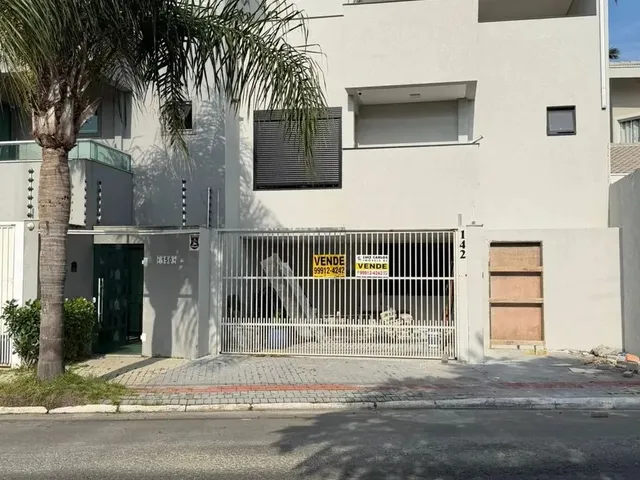 Imagem: Casa Triplex À Venda na Praia Brava - Itajaí