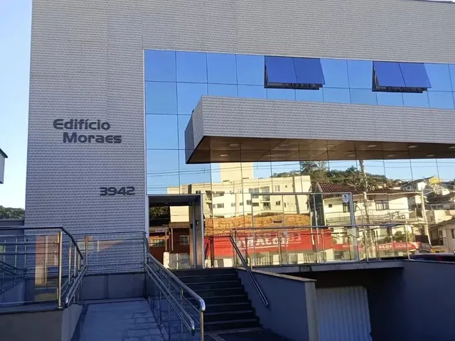 Imagem: O apartamento possui 2 Dormitórios, 1 Banheiro, 1 Vaga na