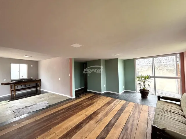 Imagem: A casa possui 2 Dormitórios, 1 Suíte, 1 Banheiro, 1 Vaga