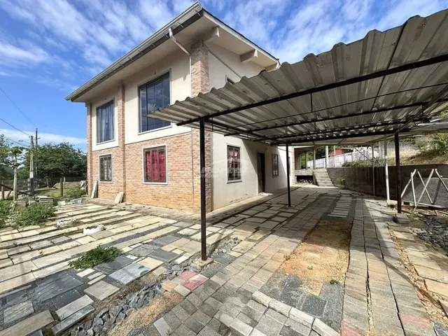 Imagem: A casa possui 2 Dormitórios, 1 Suíte, 2 Banheiros, 2