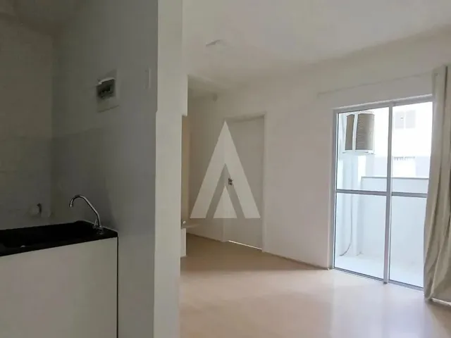 Imagem 3: Apartamento com Dois Quartos, Cozinha com Armários e Uma Vaga de Estacionamento