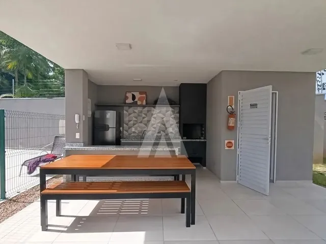 Imagem 13: Apartamento com Dois Quartos, Cozinha com Armários e Uma Vaga de Estacionamento