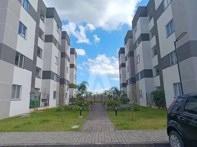 Imagem 12: Apartamento com Dois Quartos, Cozinha com Armários e Uma Vaga de Estacionamento
