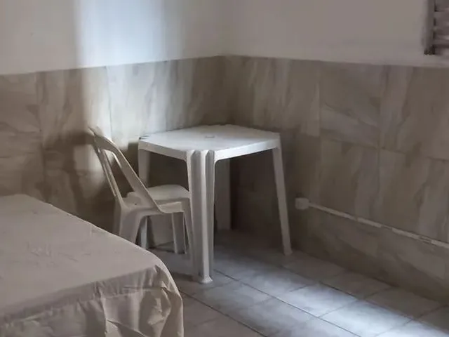 Imagem 2: Quarto com Banheiro