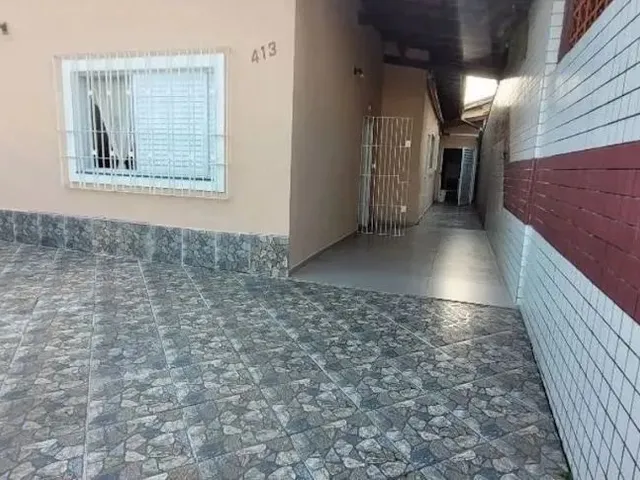 Imagem: A casa possui 3 Dormitórios, 1 Suíte, 2 Banheiros, 3