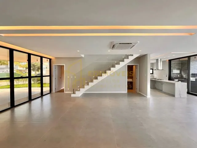 Imagem 3: Linda Casa Duplex com 4 Quartos e 3 Suítes no Jacuhy - Oportunidade Imperdível!
