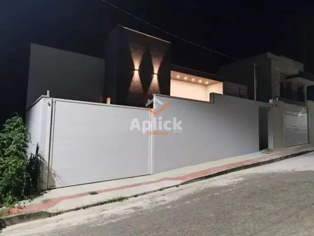 Imagem 1: Casa Linear À Venda em Morada de Laranjeiras, 3 Quartos (1 Suíte), Quintal Amplo