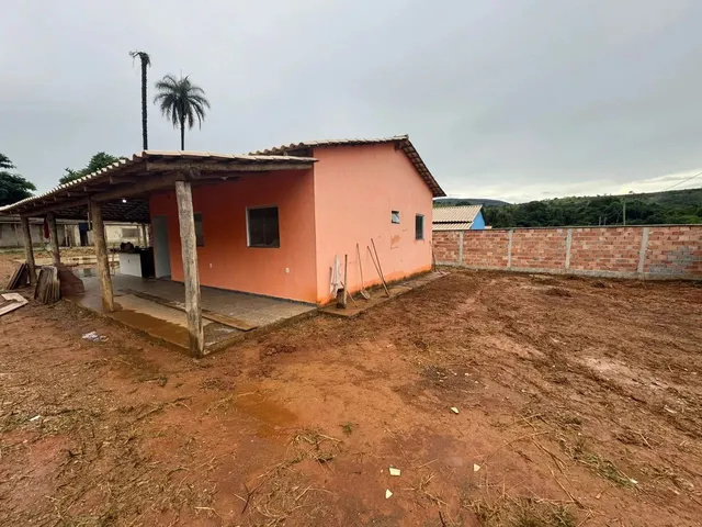 Imagem: Casa Térrea com 4 Quartos e Quintal em