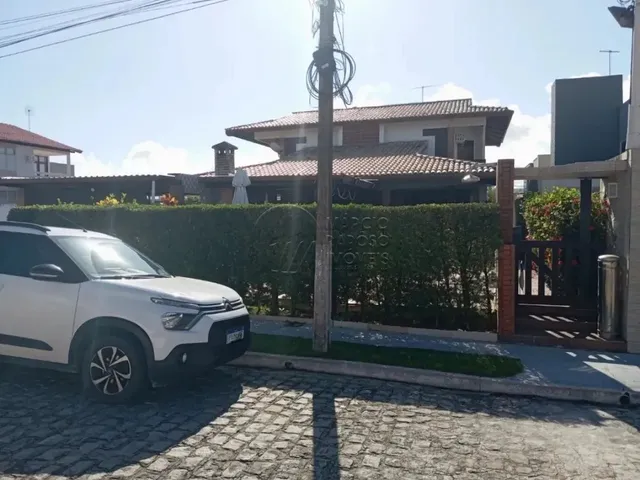 Imagem: Casa com 5 Suítes e Piscina À Venda no