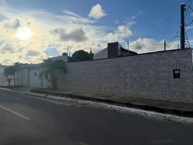 Imagem: Casa com Piscina e Campo de Futebol a Venda