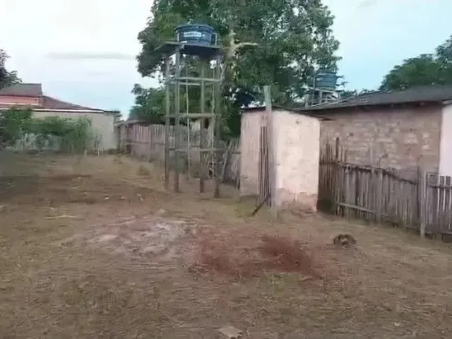 Imagem 2: Terreno com Casa de Madeira para Venda e Troca