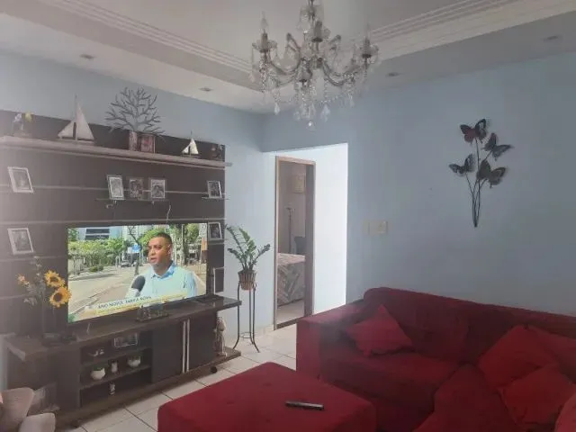 Imagem: A casa possui 3 Dormitórios, 2 Banheiros, 1 Vaga na