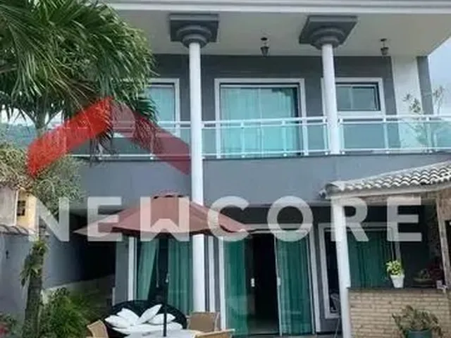 Imagem: Casa de Condomínio em Rua Professor Santos