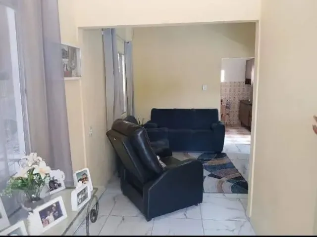 Imagem: A casa possui 2 Dormitórios, 1 Banheiro, 2 Vagas na