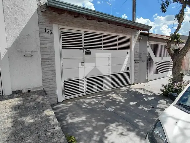 Imagem: A casa possui 2 Dormitórios, 1 Suíte, 2 Banheiros, 2