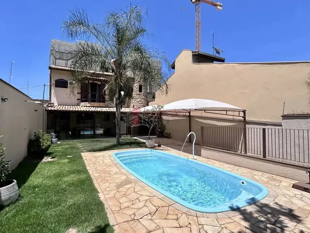Imagem: Casa com Piscina À Venda no Parque Carolina/Colônia