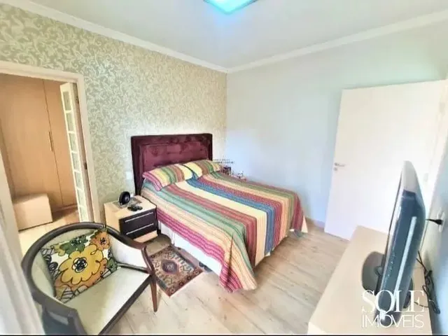 Imagem 3: Casa com 3 Dormitórios, Suíte Master e Área de Lazer Completa com Vista para a Serra