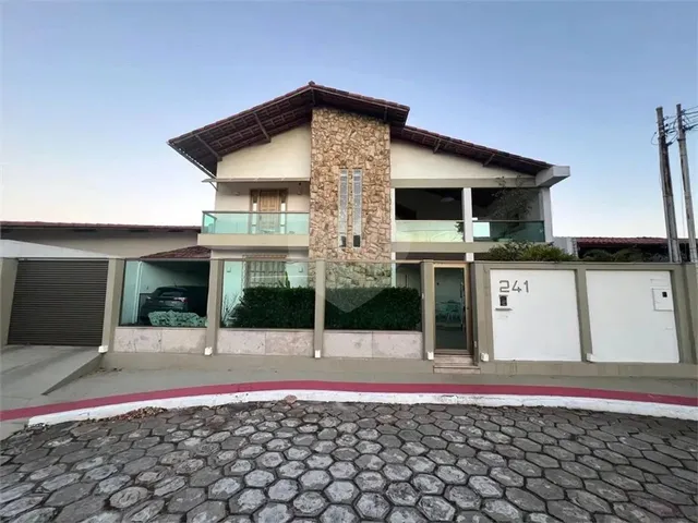 Imagem: Casa com 5 Quartos À Venda em Mata da Praia