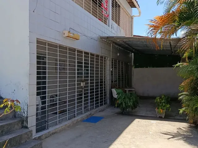 Imagem: A casa possui 5 Dormitórios, 5 Banheiros, 3 Vagas na