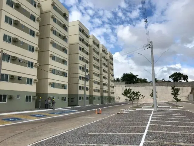 Imagem: O apartamento possui 2 Dormitórios, 1 Suíte, 2 Banheiros,