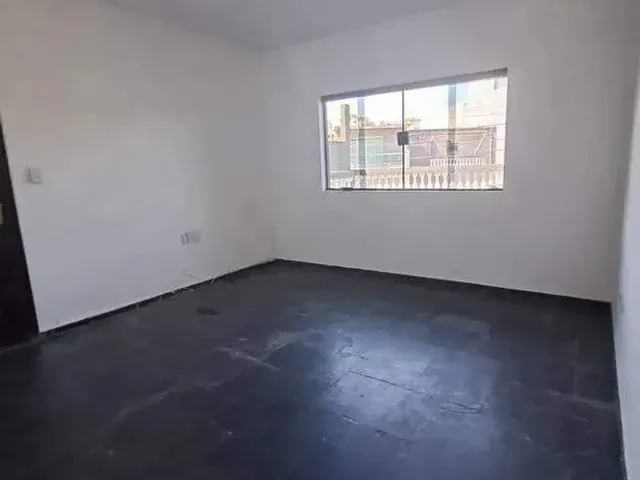 Imagem: A casa possui 3 Dormitórios, 1 Suíte, 3 Banheiros, 2