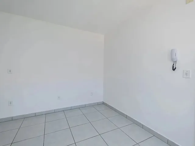 Imagem 7: Apartamento para Locação com 2 Quartos, Vaga Privativa e Ótima Iluminação Natural