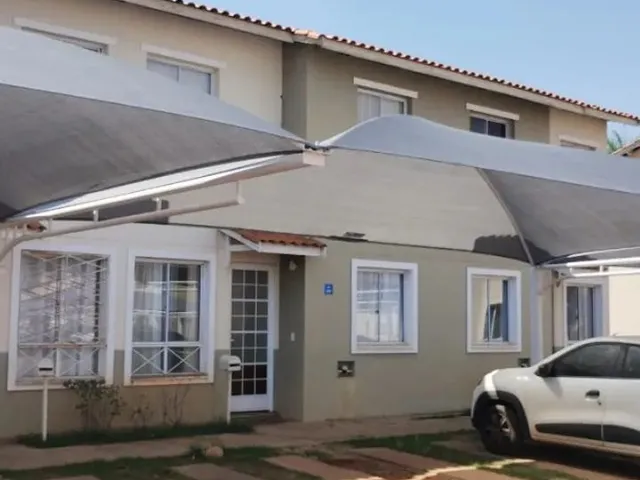 Imagem: A casa em condomínio possui 2 Dormitórios, 2 Banheiros,