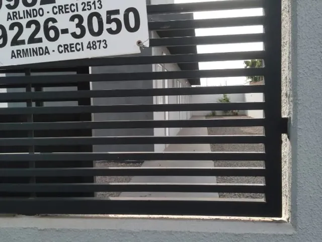 Imagem: A casa possui 1 Dormitório, 1 Banheiro, 1 Vaga na garagem