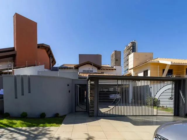 Imagem: A casa possui 3 Dormitórios, 2 Suítes, 4 Banheiros, 4