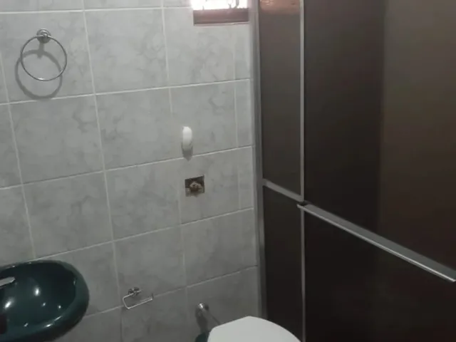 Imagem: A casa possui 3 Dormitórios, 2 Suítes, 4 Banheiros, 2