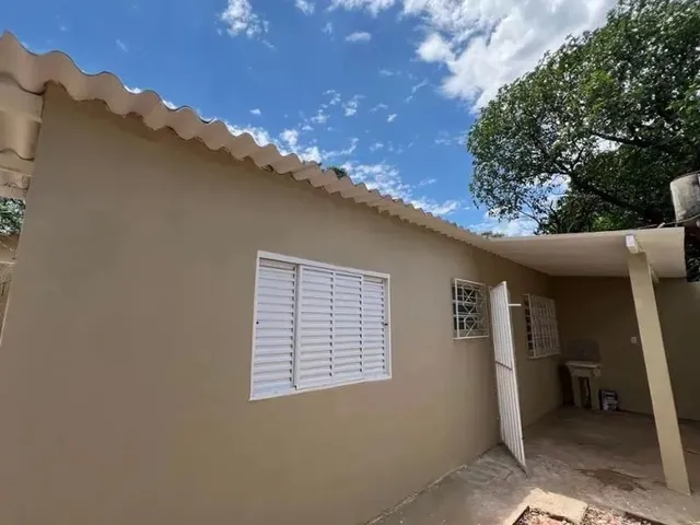 Imagem: A casa possui 1 Dormitório, 1 Banheiro, 2 Vagas na