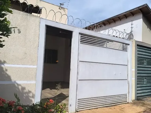 Imagem: A casa possui 2 Dormitórios, 2 Banheiros, 1 Vaga na