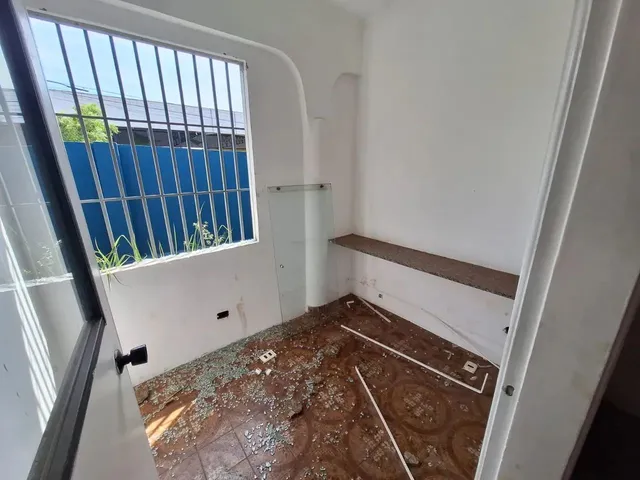 Imagem 6: Térrea para Aluguel e Venda com 243 Metros Quadrados com 5 Quartos em Guanandi - Campo