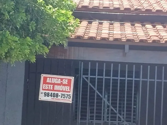 Imagem: A casa possui 1 Dormitório, 1 Banheiro, 1 Vaga na garagem,