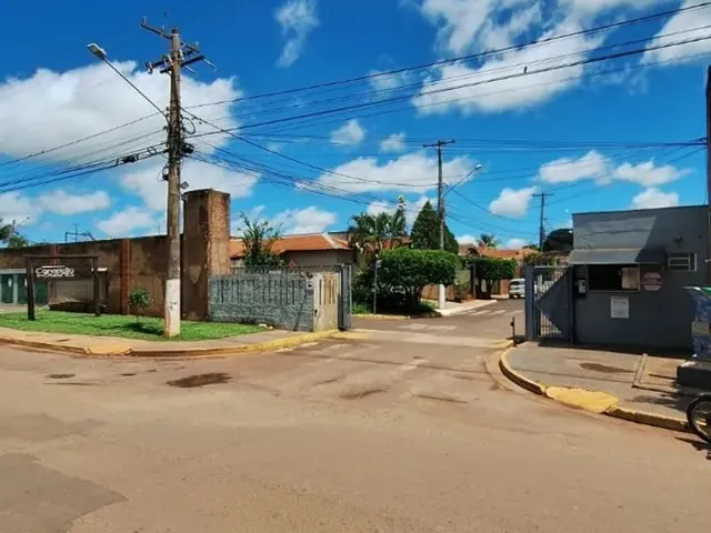 Imagem: A casa em condomínio possui 3 Dormitórios, 2 Banheiros, 2